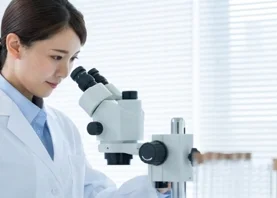 重曹と珊瑚の自然の力を研究・開発するラボの様子