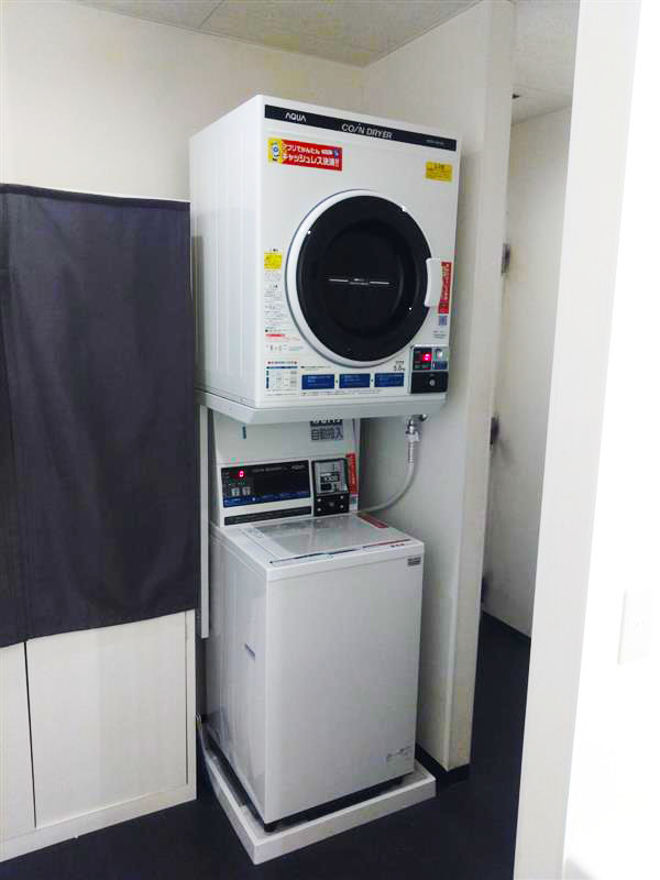 ネットカフェにコインランドリー