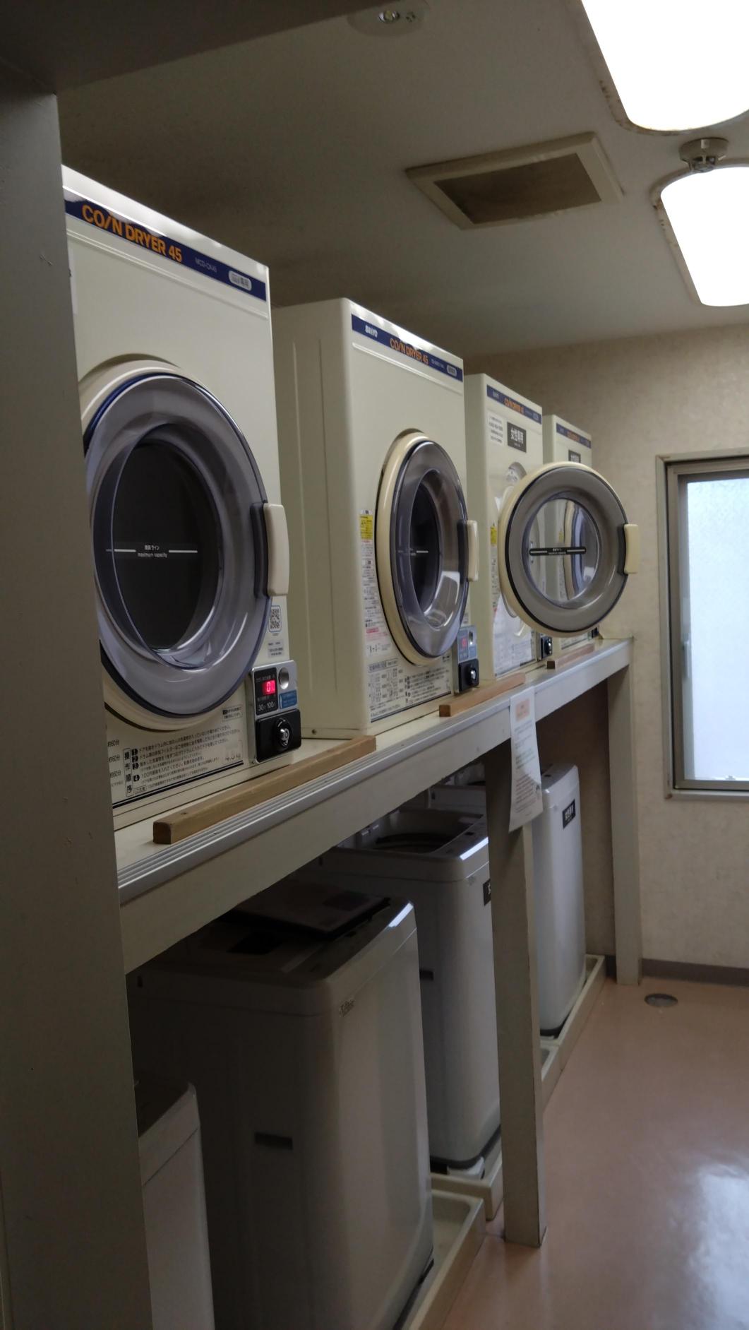 東京都学生寮のコインシステムス電気衣類乾燥機交換